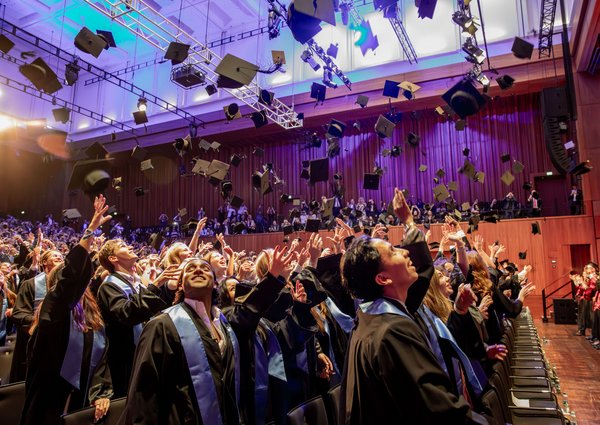 Graduierungsfeier 259 Alumni der ESB